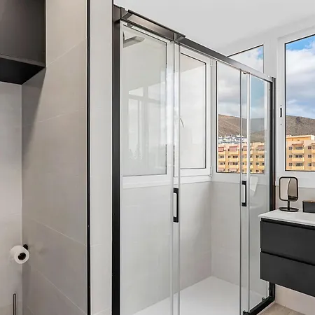 Sasha Tenerife Лос Кристианос